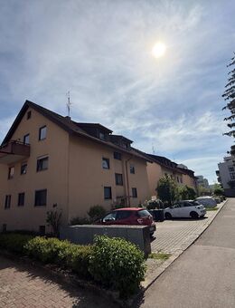 Tolle 2-Zi.-DG-Wohnung mit Balkon, TL-Bad und TG-Stellplatz in guter Lage in Schorndorf! - Schorndorf (Baden-Württemberg)