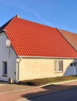 HORN IMMOBILIEN ++ Woggersin bei Neubrandenburg, Doppelhaushälfte mit großem Grundstück - Woggersin