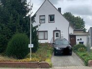 Freistehendes Haus mit Einliegerwohnung und großem Grundstück in Grevenbroich-Kapellen - Grevenbroich