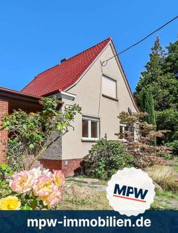 Charme der 30er mit Entwicklungschance: Gepflegtes Stadthaus im Grünen - Berlin