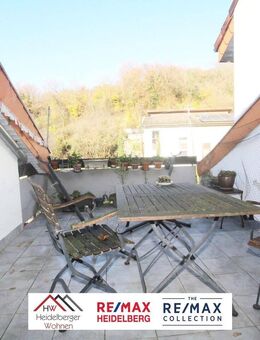 Schöne 2,5 Zimmer Dachgeschosswohnung, 74m² mit Loggia und Stellplatz in guter Lage von Leimen - Leimen (Baden-Württemberg)