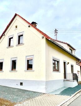 sofort bezugsfähiges 7 Zimmer EFH, 144qm Wfl. + viel Stauraum, geschützte Terrasse, Stellplätze, kleine Garage, extra Gartengrundstück, provisionsfrei - Litzendorf