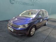 VW Touran, 1.5 TSI Comfortline | | |, Jahr 2024 - München