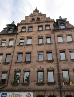 Freistehendes u. aufgeteiltes Mehrfamilienhaus - 1 Gewerbeeinheit / 8 Wohnungen (davon 7 Leerstände!) - 3 Garagen in attraktiver Nürnberger Stadtlage. - Nürnberg