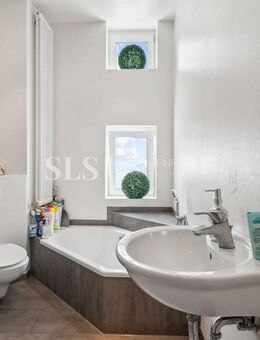 Charakterstarke Altbauwohnung mit modernisiertem Bad und großzügigem Raumgefühl - Bochum