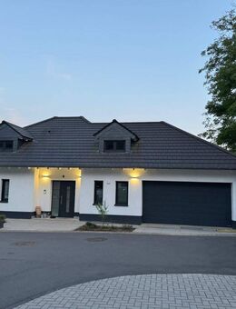 Repräsentatives Architektenhaus mit 2 Wohnungen, Doppelgarage, großer Carport in bevorzugter Lage - Echternacherbrück