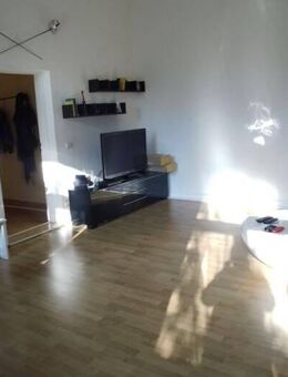 Stadtwohnung mit Wannenbad & EBK & Balkon - viel Platz für Sie - Schwerin