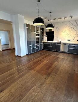 Niveauvolles Wohnen im Herzen der Stadt - Traumhafte Altbauwohnung mit Sonnenterrasse - Trier