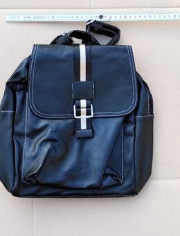kleiner, schwarzer Rucksack - Dresden