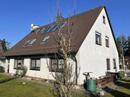 2-3 Familienhaus mit drei Garagen - Burk