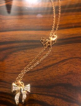 Kette mit Anhänger Nummer 4 zu verschenken - Berlin