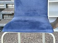 Eßzimmerstühle 4 Stück - Hochlehner - blauer Sitz, Metallgestell - Sonsbeck