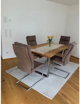 Tisch mit Naturholz und Chromstahlbeinen - Nonnenhorn