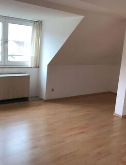 3-Zimmer-Wohnung mit idealer Stadtlage und Dachloggia - Nürnberg