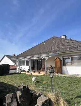 Gedern: Charmanter Bungalow mit Einliegerwohnung und idyllischem Garten - Gedern