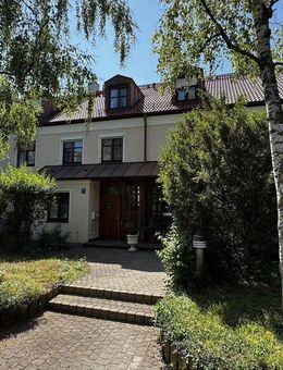 Top gelegenes Reihenhaus mit charmanter Innenhoflage - München