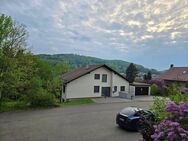 Großzügiges Mehrfamilienhaus mit Ausbaupotenzial, Sauna, Wintergarten und großem Garten - Gomadingen
