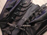 BDSM Dominastudio Femdom Empire Bondage KUNSTLEDER Leder Zwangsjacke L - Forst (Lausitz)