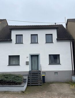 Schickes Einfamilienhaus mit 6 ZKB und Garten zu verkaufen - Ensdorf (Saarland)