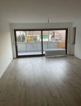Die helle renovierte 2-Zimmer-Wohnung mit Balkon in Lörrach - Lörrach