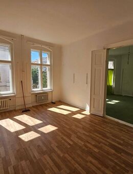Helle und bezugsfreie Eigentumswohnung im denkmalgeschützten Altbau - Berlin