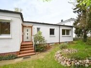 Perfekte Voraussetzungen gegeben: Großzügiger Bungalow mit idyllischem Garten in Braunschweig. - Braunschweig