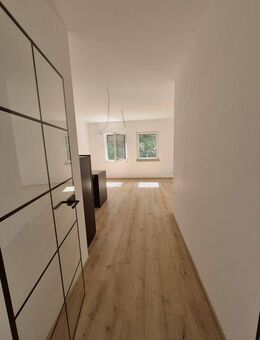 Moderne 3-Zimmer-Neubauwohnung mit Garten, Balkon und Küche in Kirchroth - Kirchroth