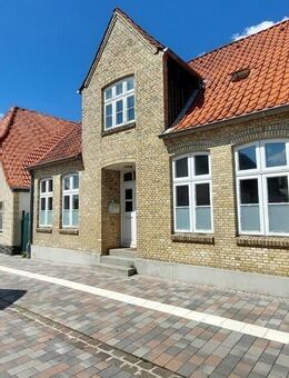 Charmantes Einfamilienhaus mit großem Garten und historischem Flair in zentraler Stadtlage - Heide