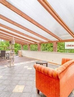 IMMOBERLIN.DE - Überzeugend gebautes Haus mit Einliegerwohnung, Garage & 4,1 Hektar Waldfläche in ländlicher Lage - Werneuchen