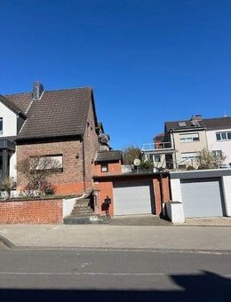 Gepflegte Doppelhaushälfte mit großzügigem Grundriss, Garten und Garage in Frechen Zentrum - Frechen