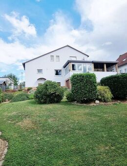 Bad Camberg: Gepflegtes freistehendes Einfamilienhaus mit schönem Garten und Garage - Bad Camberg