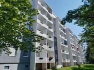 XXL-Wohnzimmer und Einbauküche in gemütlicher 3-Raum-Wohnung - Gera