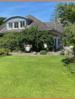 Exklusives und großzügiges Wohndomizil mit wunderschönem Grundstück in Bestlage zu verkaufen! - Zell (Harmersbach)