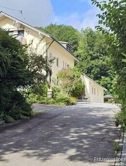 "Bayersried/Eggenthal: ruhige Wohnung im 1 OG, 4 ZI, 105 m2, großer Balkon inkl. 2 Garagen, - Eggenthal