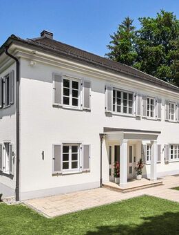 Lichtdurchflutete Familienvilla in klassisch-eleganter Architektur mit Pool - Gräfelfing