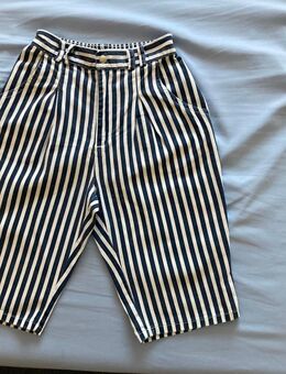 NEU Bermuda Hose Gr. 140 blau-weiss gestreift - Wuppertal