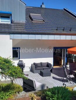 Wohnen am begehrten "Sonnenhang": freistehendes, großzügiges Einfamilienhaus mit Terrasse + Garten - Wiehl