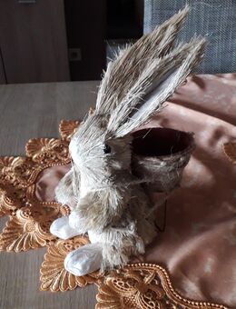 Bastosterhase mit Pflanzenkorb - Euskirchen