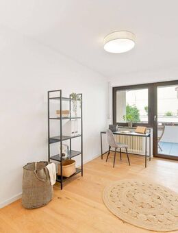 Helle und große Wohnung mit 2 Balkonen, 3x Stellplätzen und Provisionsfrei - Korntal-Münchingen