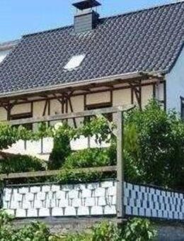 Familienfreundliches Haus mit Garten, 3 Wohneinheiten, Garagen und Keller / Weitblick - Ensch