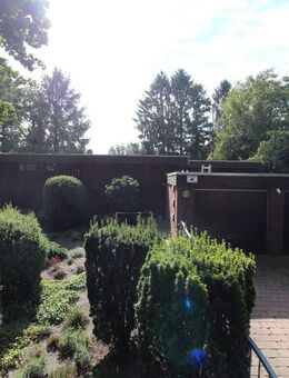 Individueller Flachdach-Bungalow mit Doppelgarage & Parkähnlichem Grundstück in Schiffdorf-Sellstedt - Schiffdorf