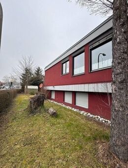 Großzügiges Gewerbehaus mit integrierter Arztpraxis – 300 m² Wohn- und Nutzfläche in Trostberg. - Trostberg