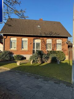 Zentrale Stadtlage, altes Haus auf großem Grundstück