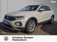 VW T-Roc, 1.5 TSI Life 17, Jahr 2023 - Meckenheim