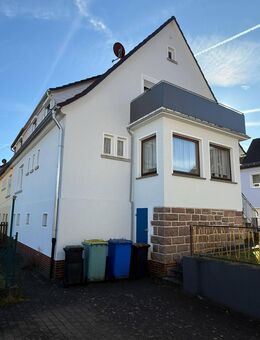 **Charmantes Ein-/Zwei-Familienhaus (DHH) in Ortsrandlage** - Schlüchtern