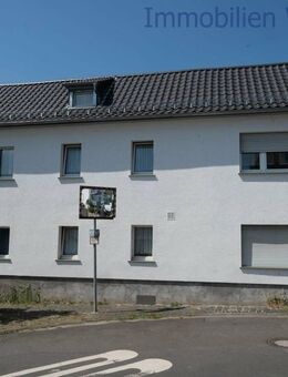 Teilsaniertes Haus mit zwei Wohnungen - Flörsheim (Main)