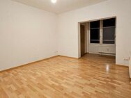 Sehr schöne 3-Zimmer Wohnung mit Einbauküche und Loggia - Zwickau