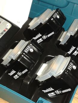 Makita Power Source Kitt + DC18RC + 4 Stück x Akkus 1830B LED in 3Ah - neu unbenutzt - - Erfurt