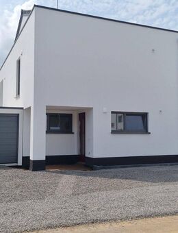 Moderne Doppelhaushälfte mit Garage und schönem Garten - Nörvenich