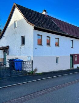 Besondere Immobilie mit integrierter Scheune und großem Nebengebäude - Hechingen